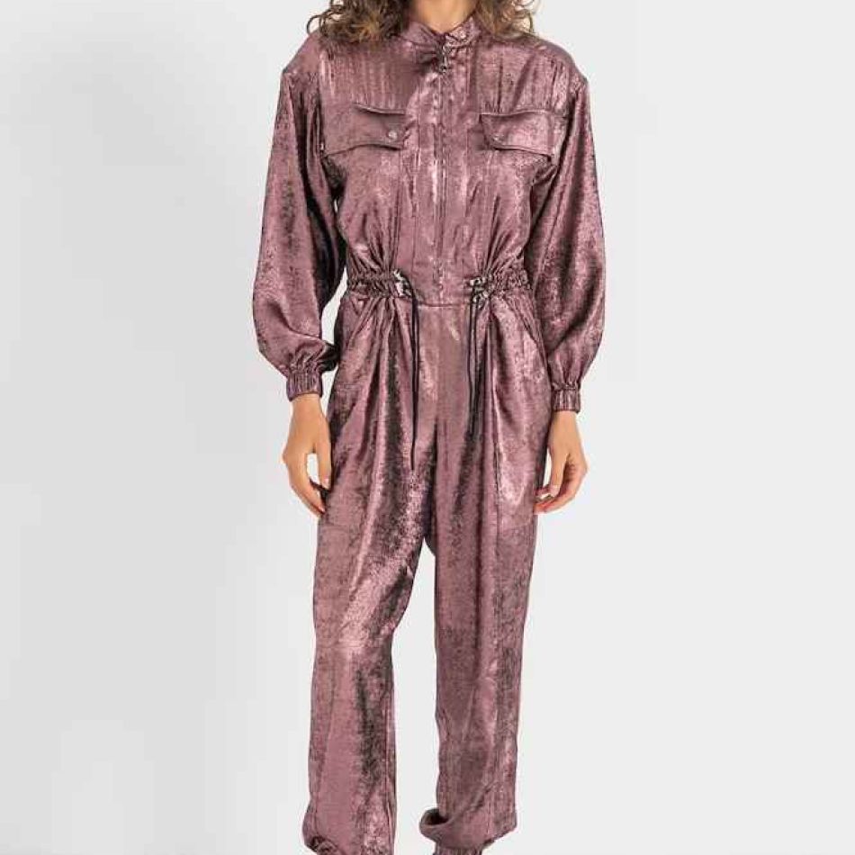 Strălucirea modernă: Cum integrezi accente metalice în ținutele tale