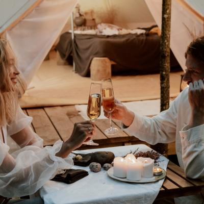 Cum să pregătești o seară romantică? 5 idei cu efect garantat