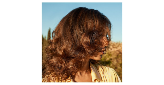 3 tehnici prin care să usuci părul creț