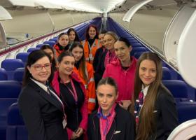 Compania aeriană care a marcat Ziua Internațională a Femeii prin operarea zborurilor cu echipaj exclusiv feminin