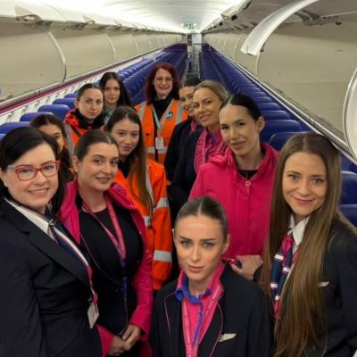 Compania aeriană care a marcat Ziua Internațională a Femeii prin operarea zborurilor cu echipaj exclusiv feminin