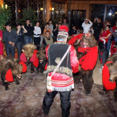 Craciun de vis cu datini si traditii romanesti, dar si reni si craciunite la Eden Hotel