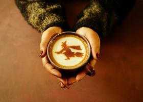 Ritualul cafelei de dimineață: 5 minute pentru claritate, energie pozitivă și oportunități
