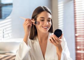 Cum se face un machiaj natural pas cu pas – Instrucțiuni pentru un look proaspăt și discret