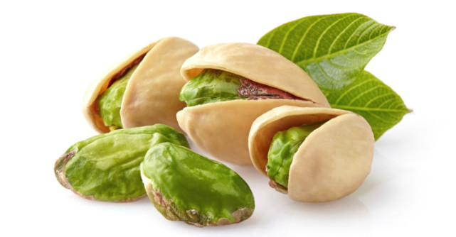 4 fructe in coaja lemnoasa care fac minuni pentru tenul tau