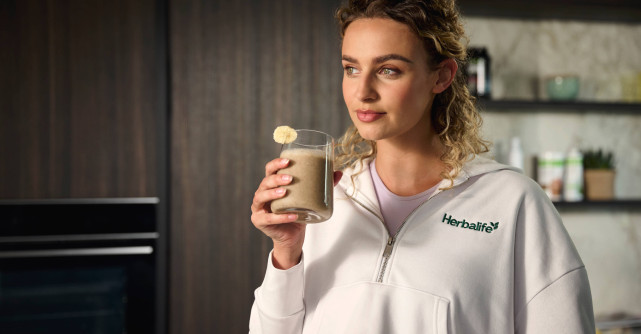 Cum te ajută shake-ul proteic înlocuitor de masă să obții silueta perfectă