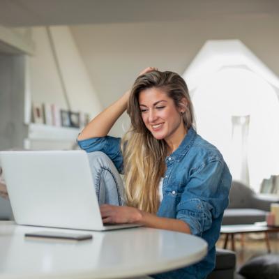 Biroul de acasă: Accesorii și mici piese de mobilier pentru confortul și eficienta ta!