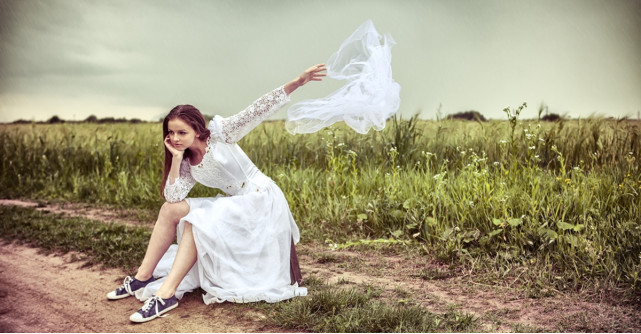 Eu cand ma fac mare vreau sa ma fac mireasa. Sau bagaboanta. 