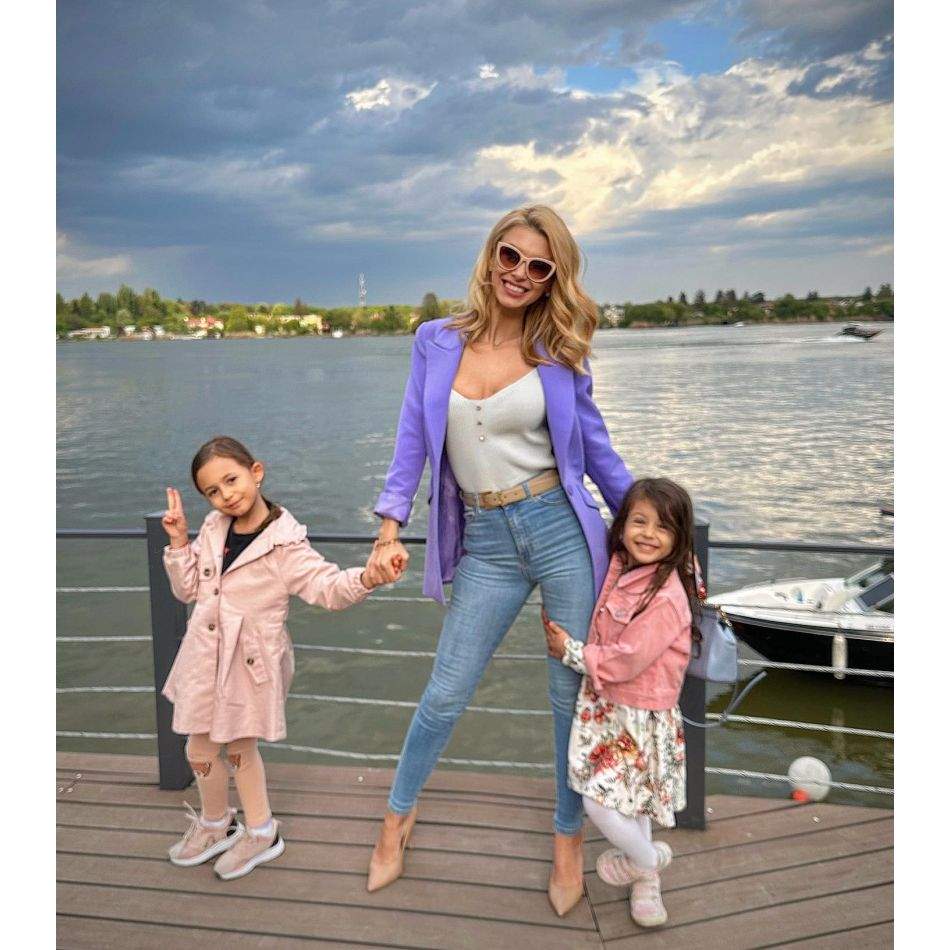 Andreea Bălan iubește din nou! Cine este tânărul cu 10 ani mai mic decât artista, care a făcut-o să mai dea o șansă iubirii?