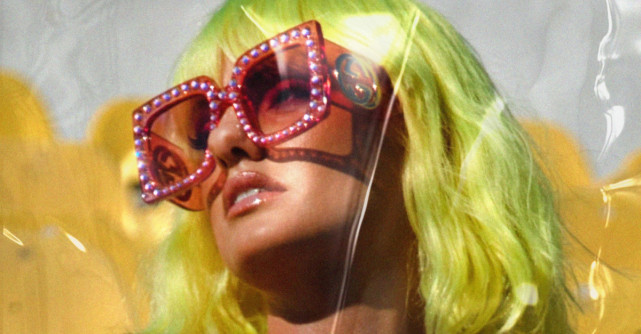 Alexandra Stan incheie anul cu o noua versiune pentru cel mai recent single, Tikari, alaturi de artistul mexican, W. Corona