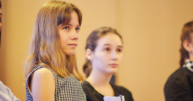 Aproape unu din trei copii din mediul rural a luat sub 5 la examen. Câteva dintre cauzele dezastrului educației precare 