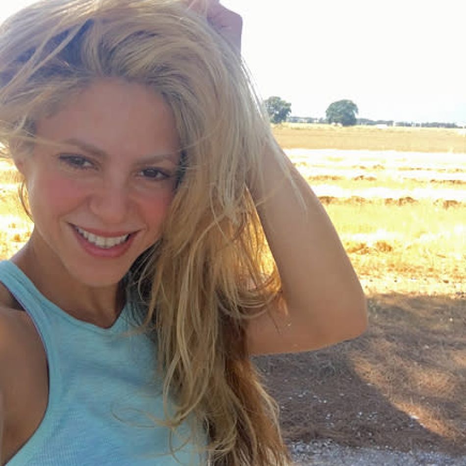 Shakira, apariție ravisantă la gala Premios Juventud în Puerto Rico. Artista a plecat acasă cu 8 premii