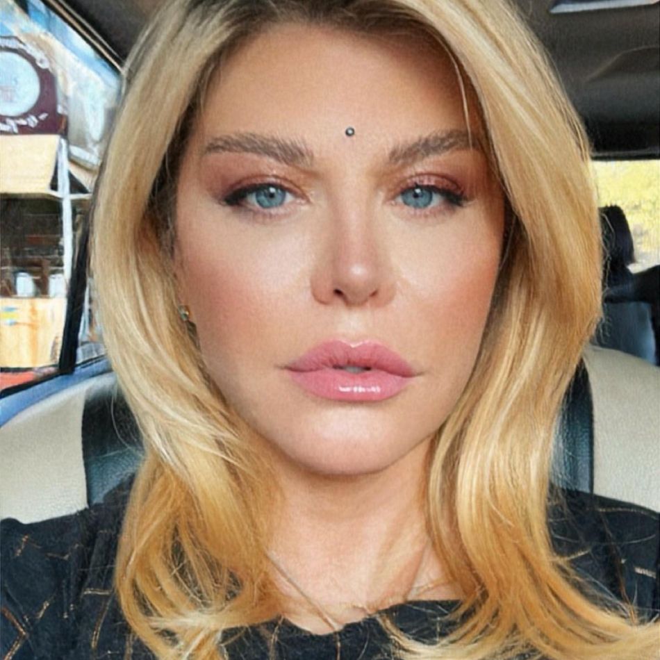 Loredana Groza, exemplu de frumusețe fără vârstă: Apariția sexy în costum de baie care a uimit internetul