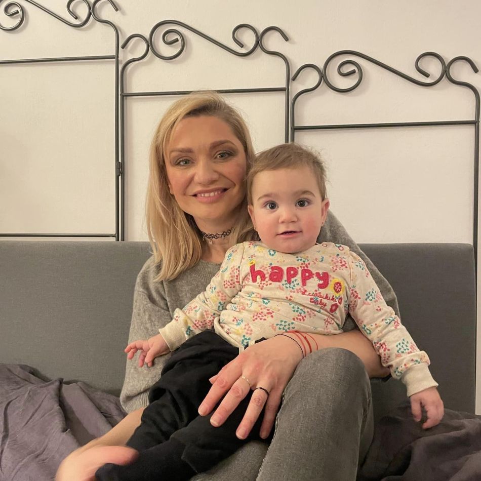 Fetița Cristinei Cioran a împlinit 2 ani! Actrița și tatăl micuței, Alex Dobrescu, s-au pozat împreună