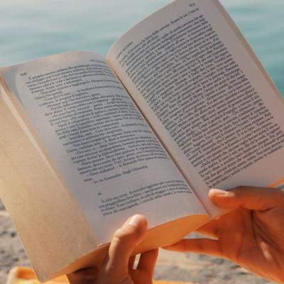 Lecturi de vară care îți vor schimba perspectivele și-ți vor oferi călătorii pe meleaguri îndepărtate din timp și spațiu