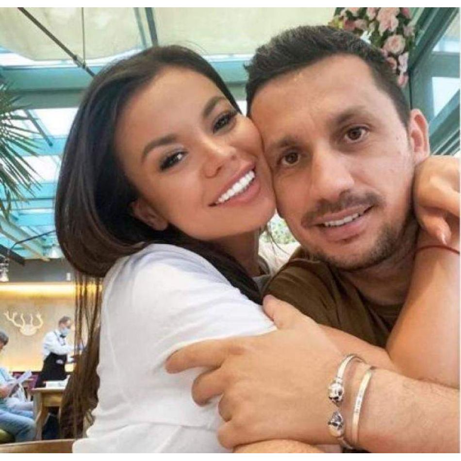 Denisa Filcea le răspunde internauților care au acuzat-o că face reclame la diverite produse