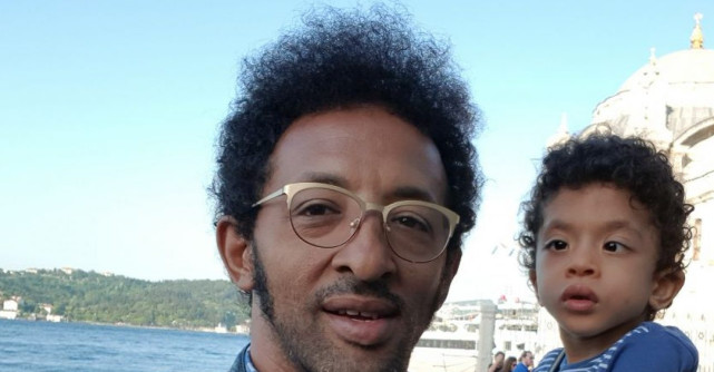 Kamara, despre suferința cu care se confruntă fiul său. De 7 ani artistul se luptă pentru ameliorarea simptomelor lui Leon