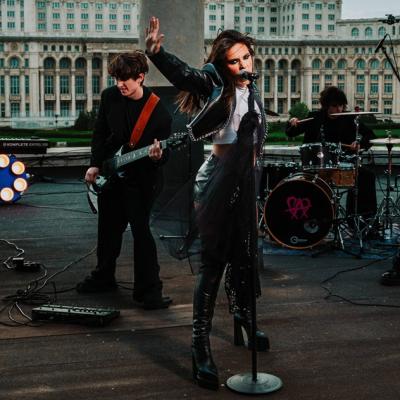 Alexandra Căpitănescu lansează o versiune live metal-rock spectaculoasă înainte de Eurovision Song Contest 2026