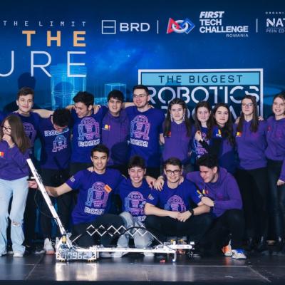 3 echipe de elevi romani pleaca la Campionatul Mondial de Robotica FIRST din SUA! Romania este campioana en-titre!
