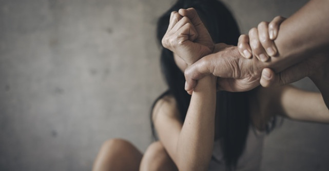 Nu închide ochii la violența domestică! Acționează acum! Următoarea femeie în pericol ar putea fi cineva drag ție