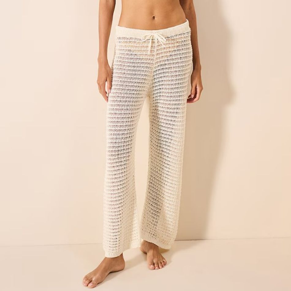 Haine de plajă: Mini-ghid complet cu recomandări de chimono, kaftan, pantaloni și rochii de plajă pentru sezonul estival