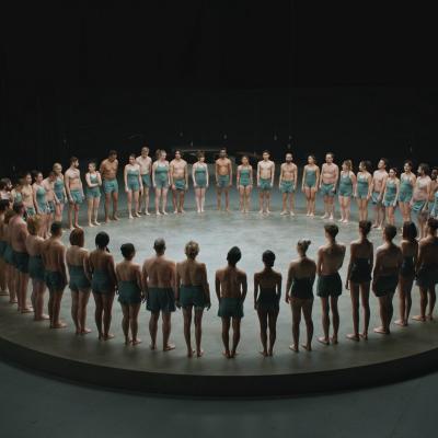 O noua initiativa globala: 61 de oameni din tari diferite isi propun sa contribuie la o lume mai unita, tatuandu-si corpurile