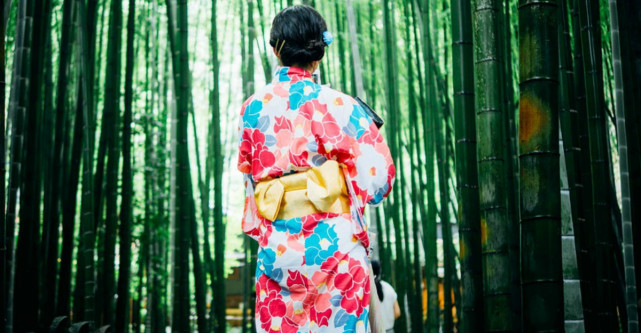 Rochia tip halat kimono: inspira-te din stilul nipon practic si minimalist!
