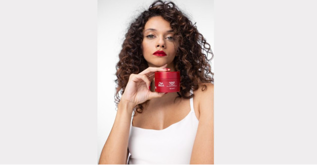 Cum să stilizezi părul creț? Ține cont de elementele de bază și bucură-te de rezultatul dorit!