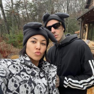 Kourtney Kardashian și Travis Barker sărbătoresc venirea pe lume a fiului lor. Ce nume au ales pentru primul lor copil împreună?