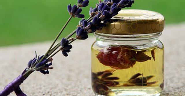 Iti vor rasfata simturile: 5 Uleiuri de masaj naturiste