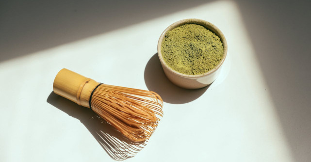 Matcha: băutura verde care îți schimbă energia. Ce este, de unde vine și cum se prepară corect