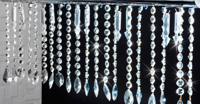 Pas cu pas: Cum se face o ghirlanda de cristal cu lumini