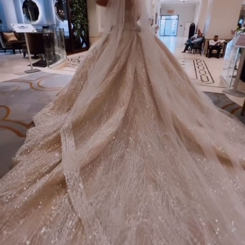 Imagini de la nunta de basm a Andei Adam cu Yosif Mohaci. Cum arată rochia de mireasă care a cântărit 20 de kilograme?