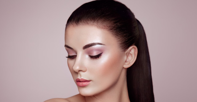 5 iluminatoare care te vor face să strălucești vara aceasta