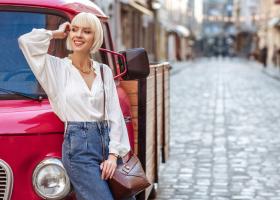 5 ținute cu jeanșii drepți: cum faci ca outfitul să arate „scump” prin cateva alegeri simple