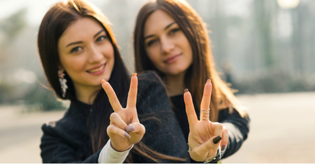 Cadoul potrivit pentru sora ta: cum sa-l alegi pe cel mai cool