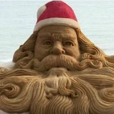 Cel mai mare Mos Craciun din nisip, construit pe o plaja din India