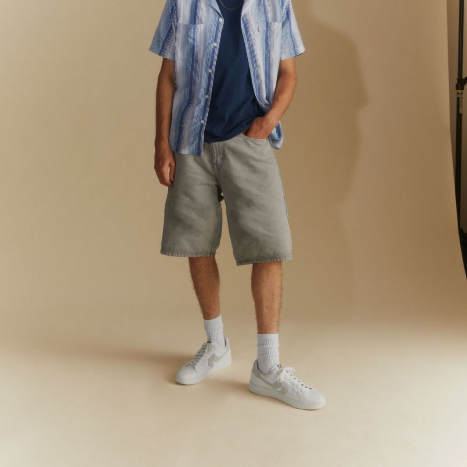 Articolele esențiale de vară Levi’s devin mai sofisticate cu materiale mai ușoare