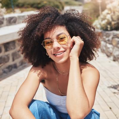 Curly Girl Method: Ghidul complet pentru păr creț perfect. Trucuri: șampon fără sulfați, plopping si uscare cu difuzor