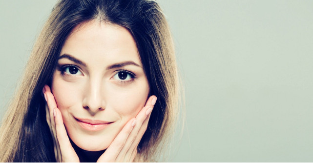 5 trucuri pentru a–ti proteja pielea fetei impotriva transpiratiei