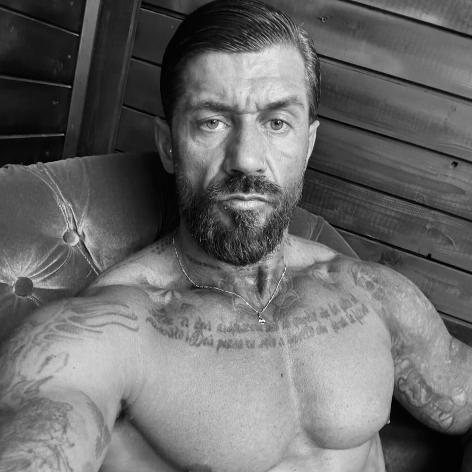 Imagini INTRIGANTE  la Insula Iubirii! Cornel dezvăluie ce obiect i-a scăpat din buzunar soțului Cristinei