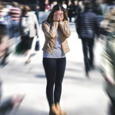 Anxietate: ce este, cauze, simptome și tratament