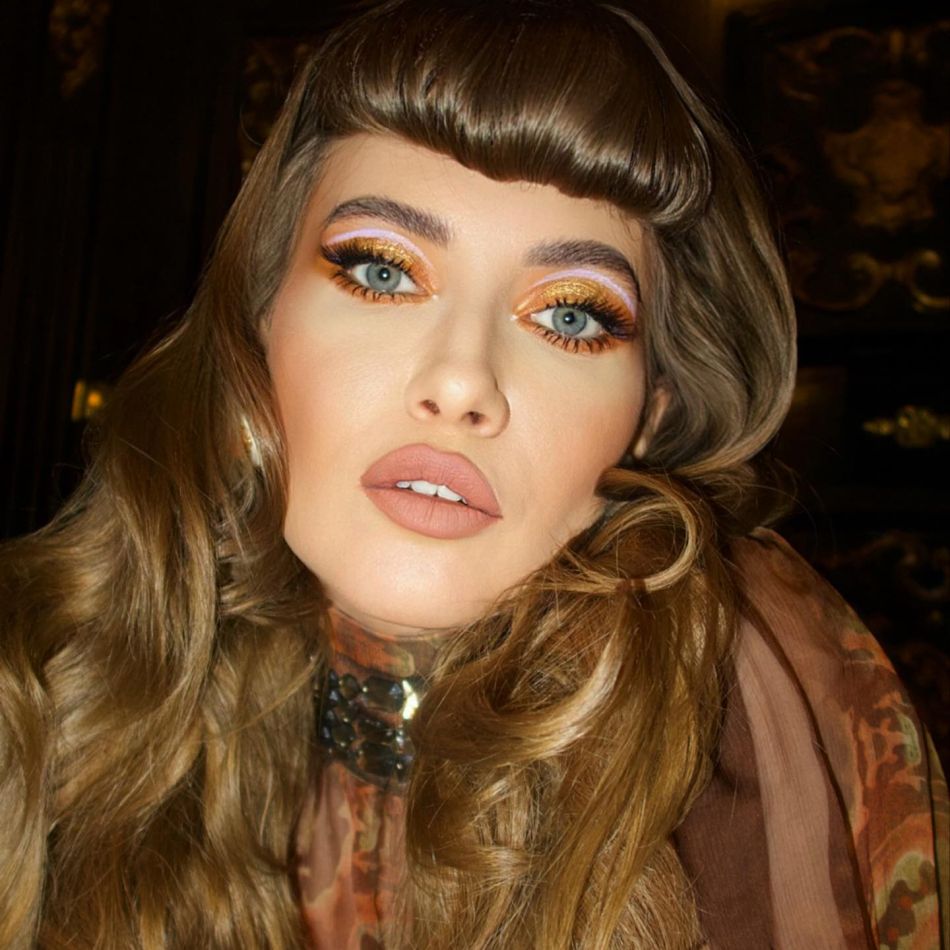 După ce a avut o găină ca animal de companie, Iulia Albu a surprins din nou! Ce animal și-a luat de această dată?