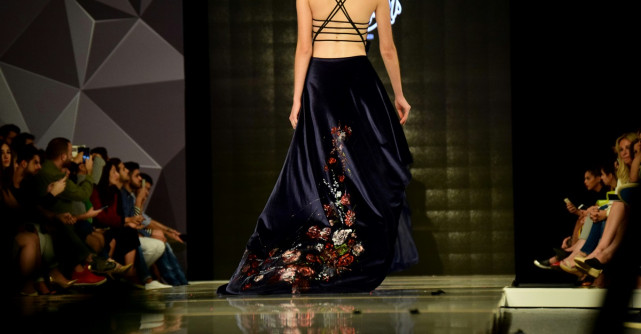 Cum alegeți rochiile elegante perfecte? – Totul despre materiale, culori și imprimeuri