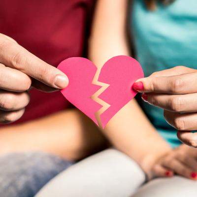 10 mesaje pe care să i le trimiți dacă s-a despărțit de tine