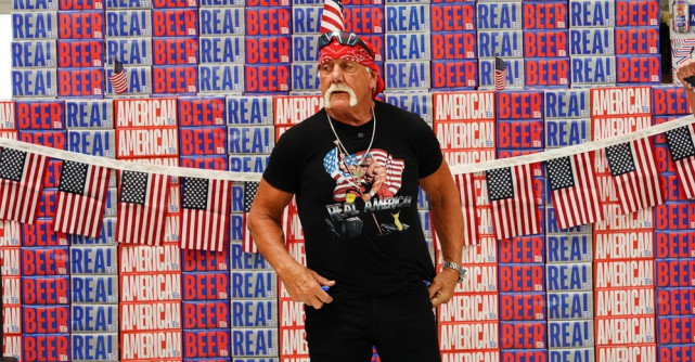 BREAKING NEWS: A murit Hulk Hogan 