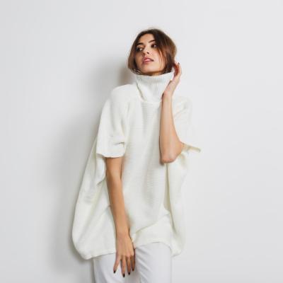 Anti-fast fashion: de ce piesele oversized și croielile relaxate rezistă mai mult decât trendurile