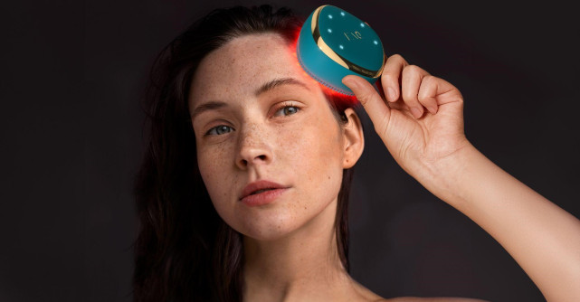  Revoluție cu LED pentru întărirea părului de la FAQ™ Swiss. Un nou ser miraculos pentru regenerarea părului și a scalpului