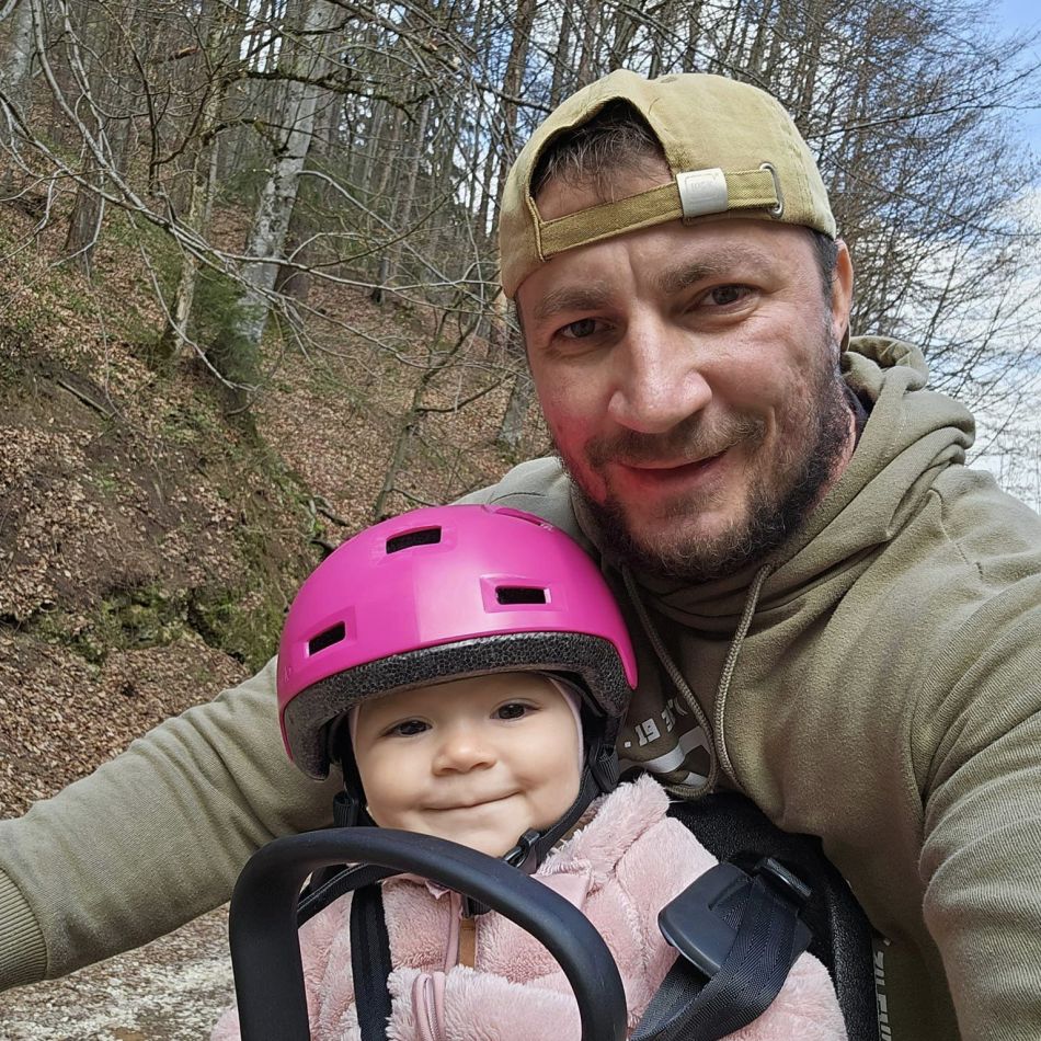 Reacții contradictorii la comentariile polițistului Marian Godină despre piesa Macarena:  Așa reacționează unii polițiști...