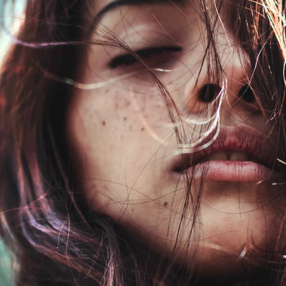 Părul vopsit roșcat se potrivește oricui: iată cum!